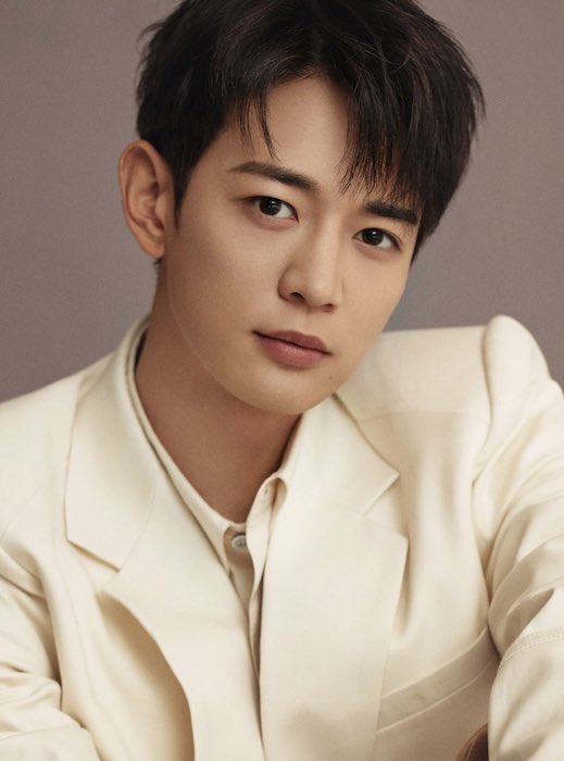 SHINee’s Minho and His Lookalike Brother Minseok Steal the Show on ‘I Live Alone’