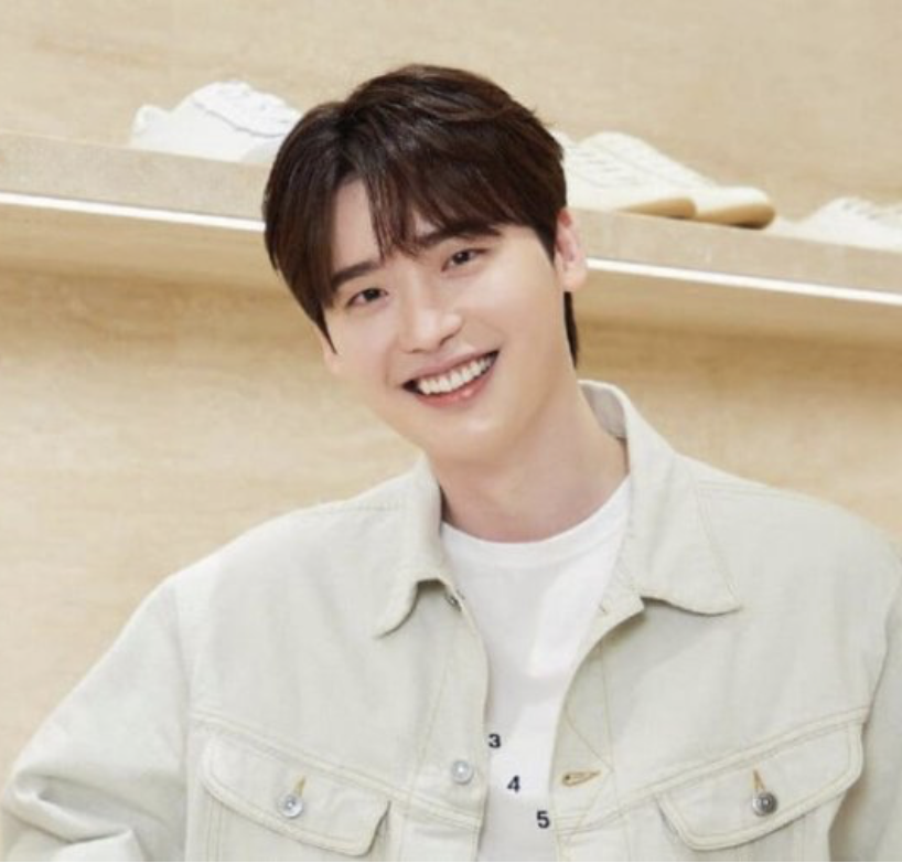 Lee Jong Suk in Talks to Star Opposite Shin Min Ah in Fantasy Romance The Remarried Empress