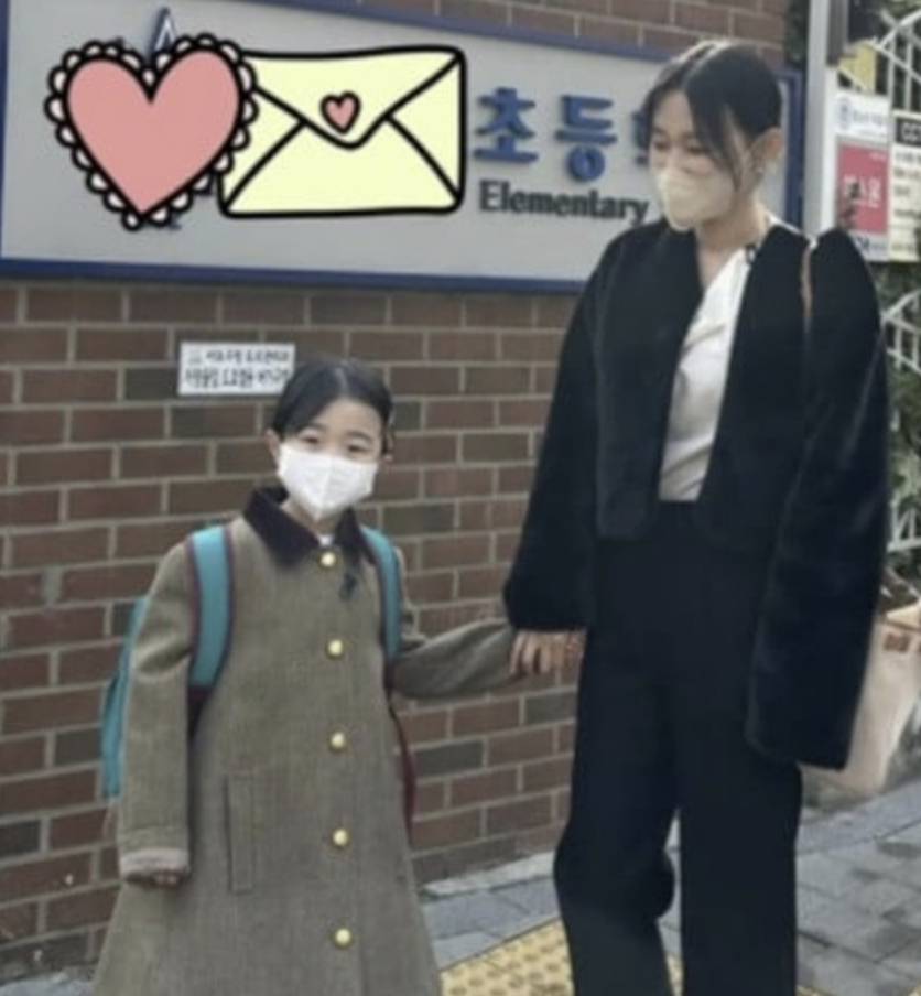 Lee Ji Hye Shares Heartwarming Moment as Daughter Tae Ri Takes Her First Step Toward Elementary School Life