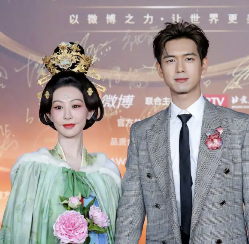 Yang Zi and Li Xian’s Red Carpet Appearance Sparks “Wedding” Frenzy Among Fans – Is Chunyuan CP Officially Married? 