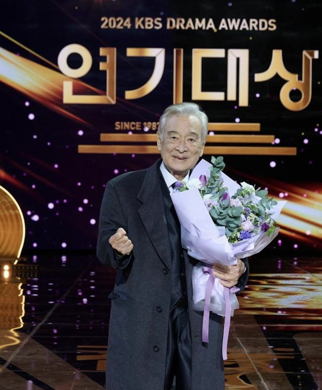 “The Stage Is a Promise”: At 91, Legendary Actor Lee Soon-jae Steps Away Amid Health Concerns, Stirring the Nation’s Heart