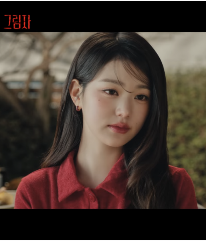 IVE’s Jang Won Young Steps into the Spotlight with Acting Debut in Thrilling Short Film ‘The Shadow of the Disappearing Time’ 🎬🌫️